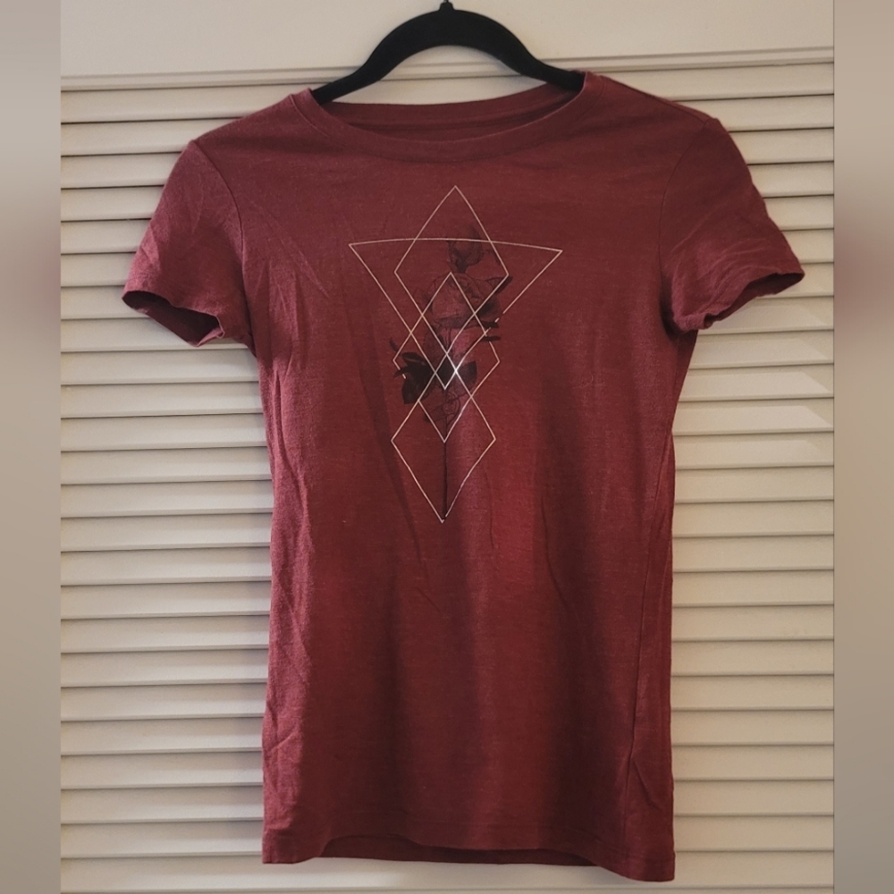 Aeropostale - Classic Crew Graphic Geometric Rose Graphic Short-Sleeve T-Shirt